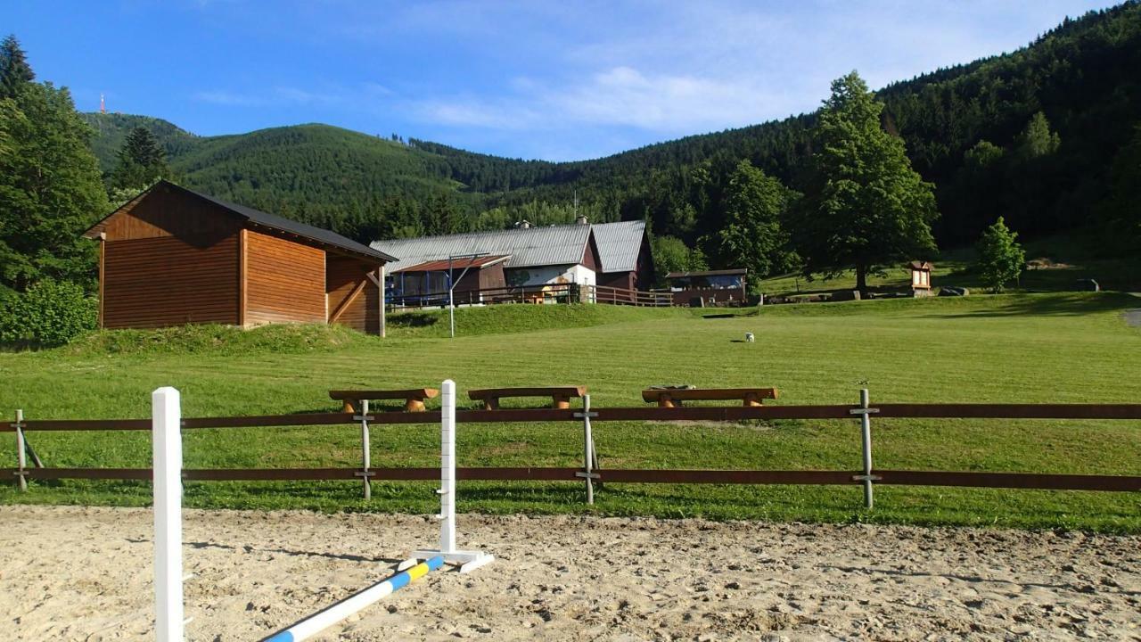 Jizdarna Malenovice Appartement Malenovice  Buitenkant foto